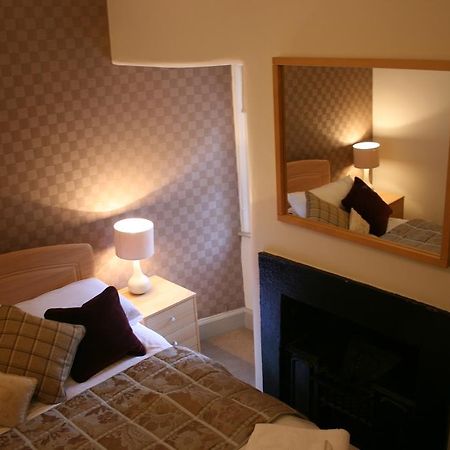 Royal Mile Budget Apartments Эдинбург Номер фото