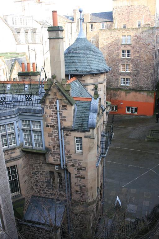 Royal Mile Budget Apartments Эдинбург Номер фото